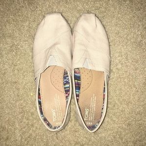 Tan Toms
